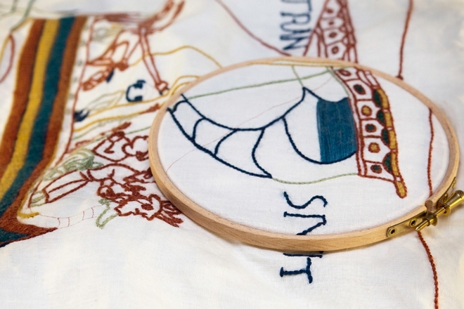 Embroidery in the Bayeux stitch 